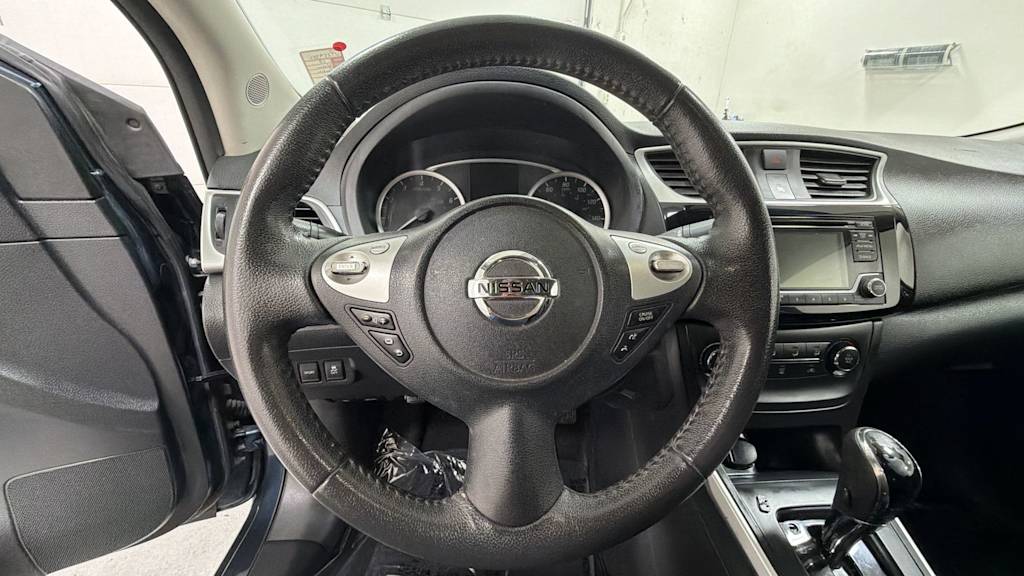 Thumbnail: 2017 Nissan Sentra - 10