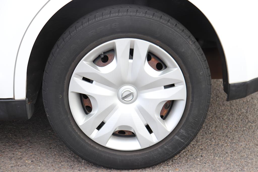 2011 Nissan Versa S 6