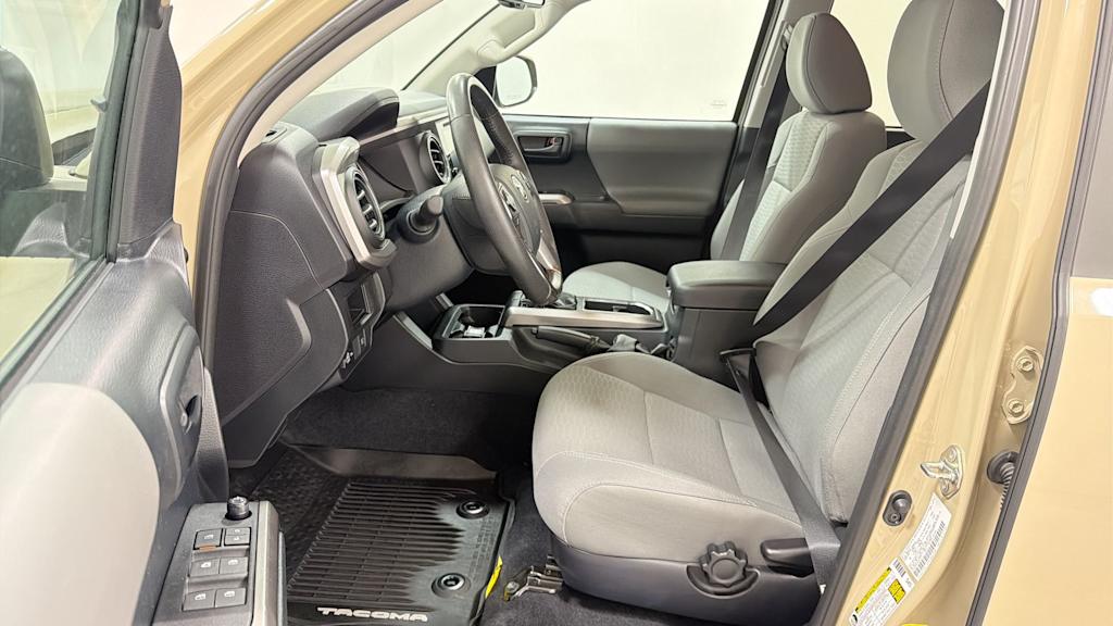 Thumbnail: 2019 Toyota Tacoma - 10