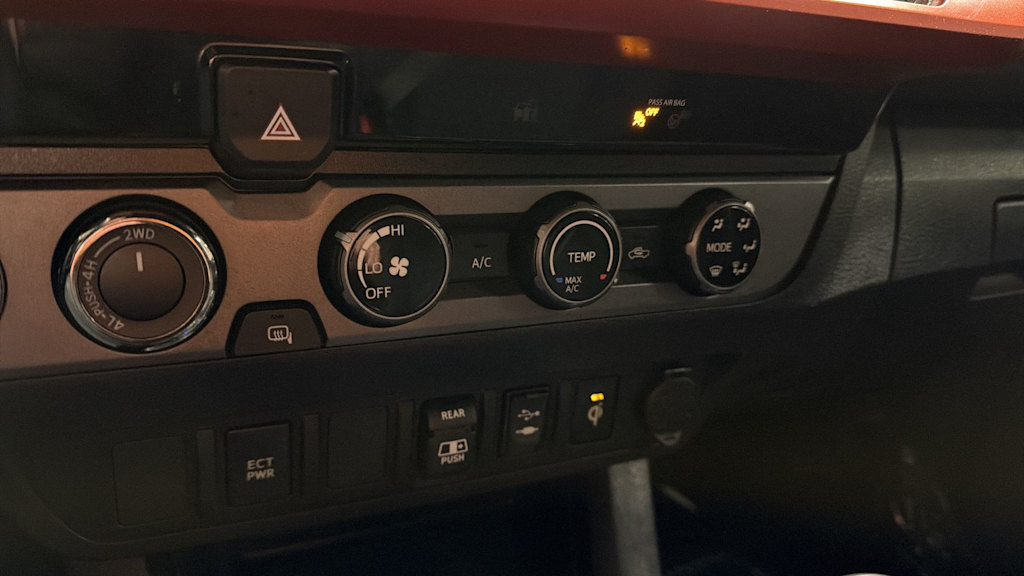 Thumbnail: 2018 Toyota Tacoma - 29