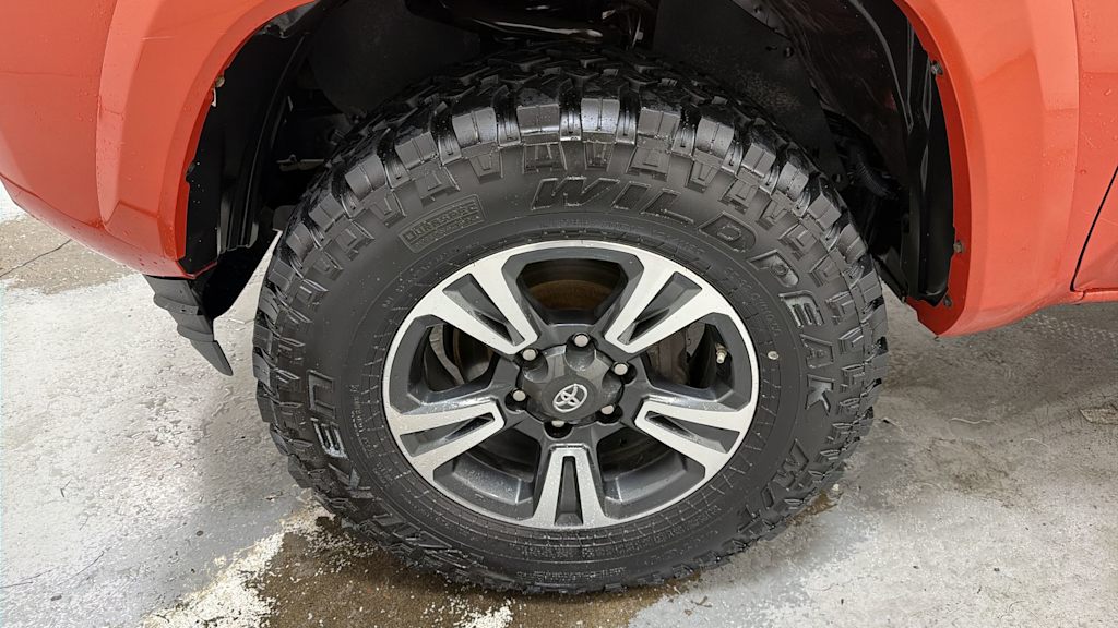 Thumbnail: 2018 Toyota Tacoma - 6