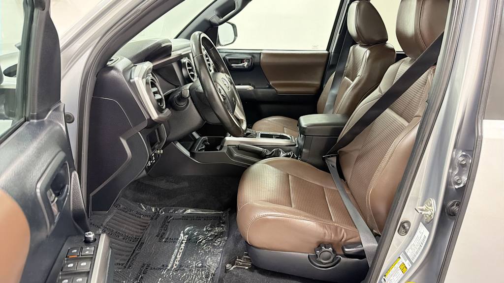 Thumbnail: 2016 Toyota Tacoma - 10