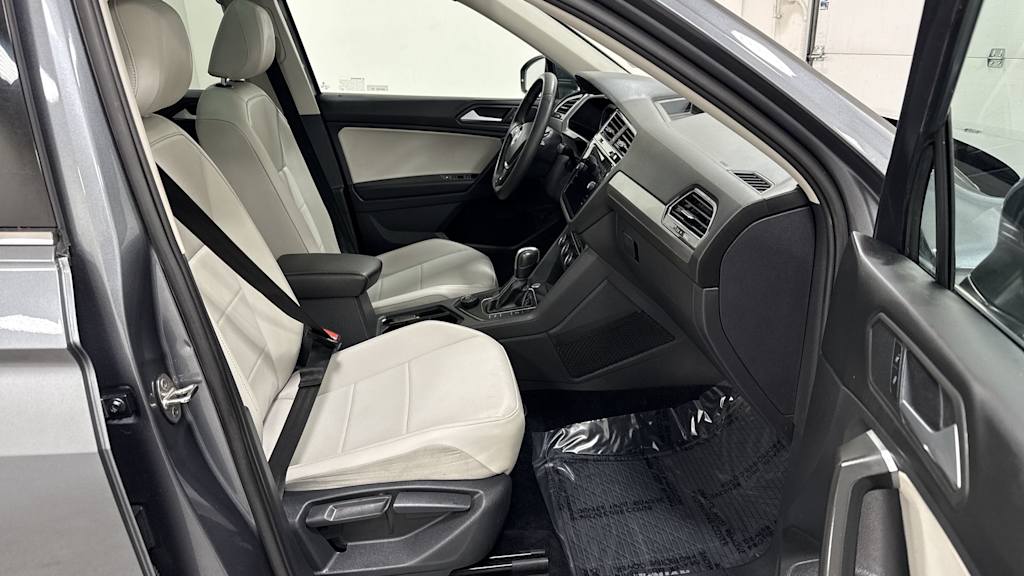 Thumbnail: 2021 Volkswagen Tiguan - 32