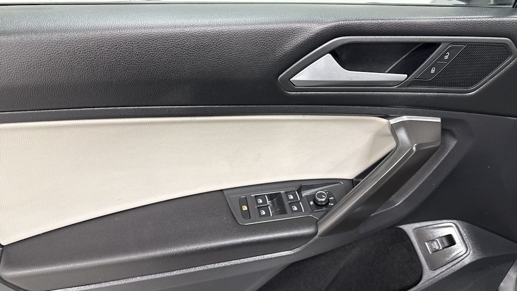 Thumbnail: 2021 Volkswagen Tiguan - 26