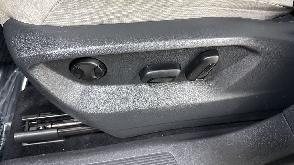 Thumbnail: 2021 Volkswagen Tiguan - 25