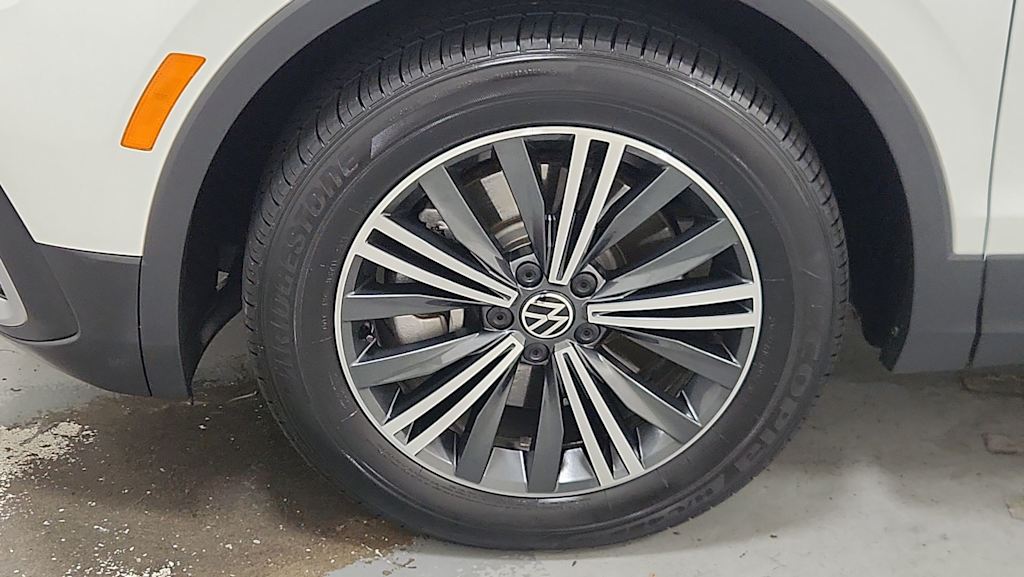 Thumbnail: 2024 Volkswagen Tiguan - 6