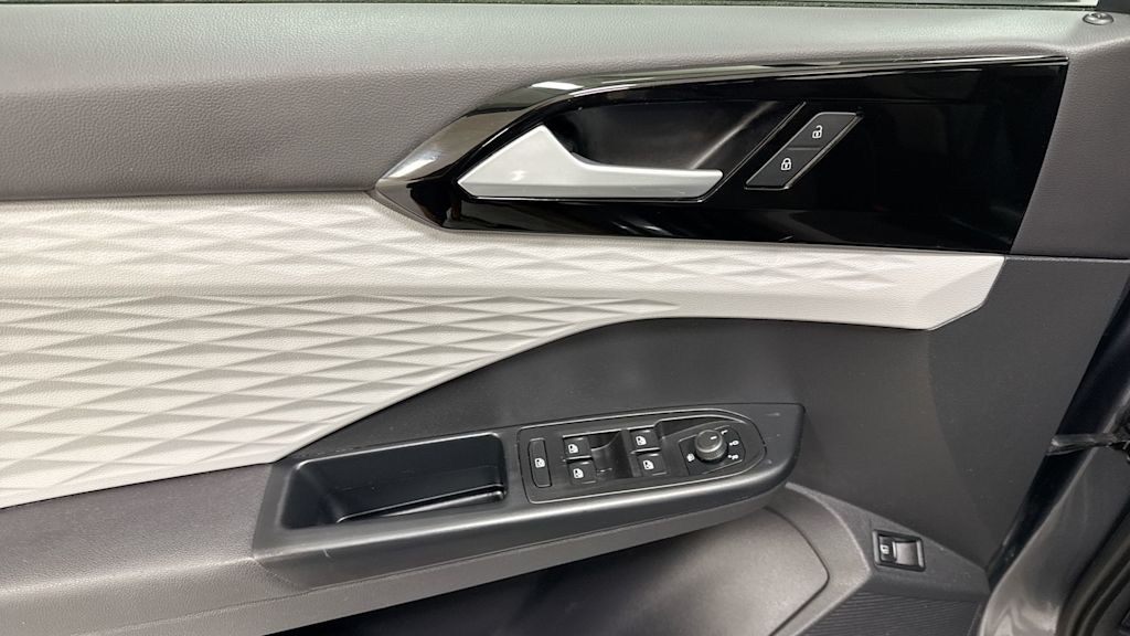 Thumbnail: 2022 Volkswagen Taos - 25