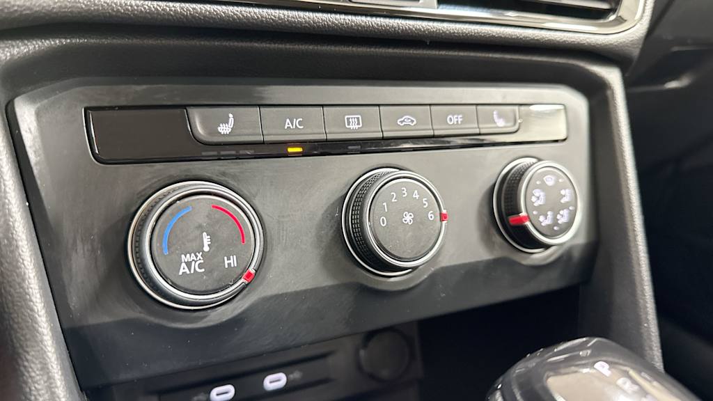 Thumbnail: 2022 Volkswagen Taos - 28