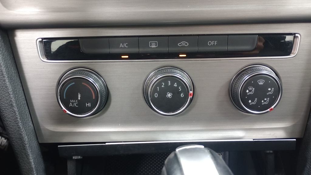 2015 Volkswagen Golf S 27