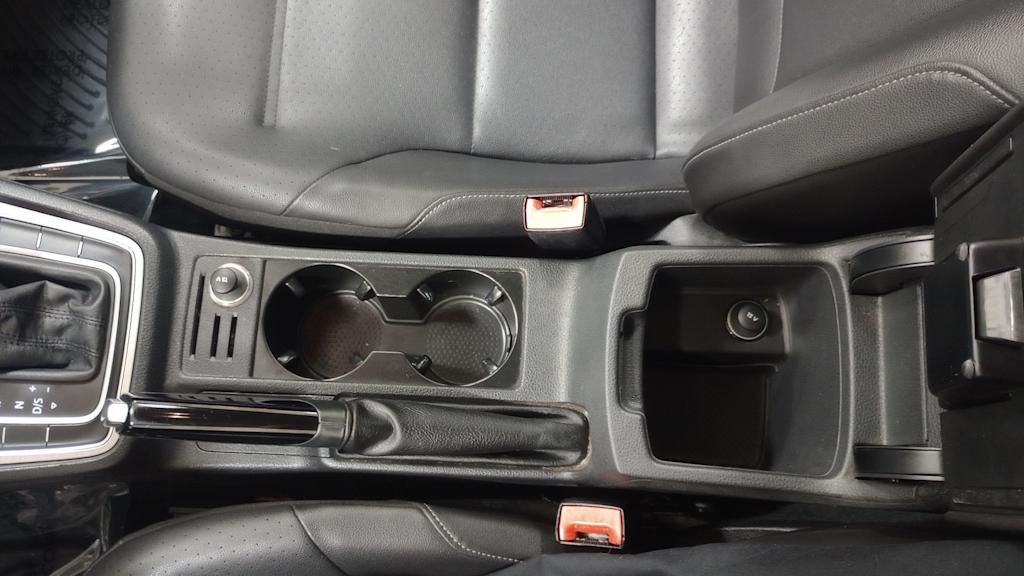 2015 Volkswagen Golf S 28