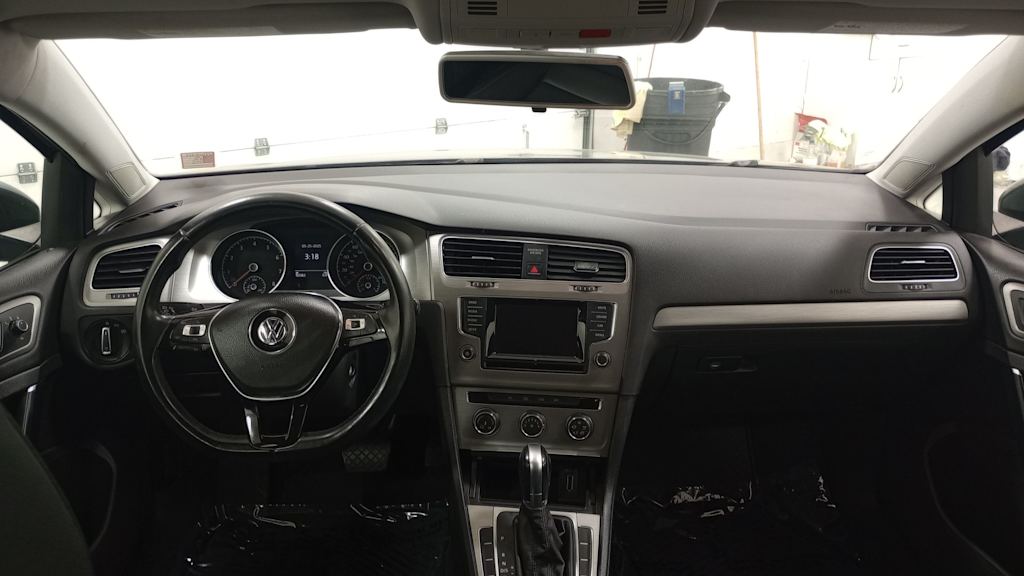 2015 Volkswagen Golf S 12