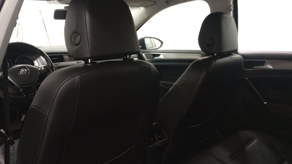 2015 Volkswagen Golf S 10