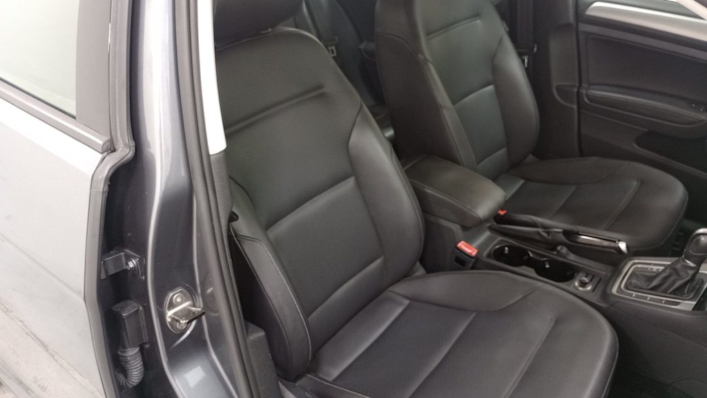 2015 Volkswagen Golf S 29