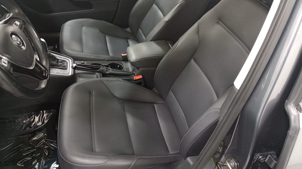 2015 Volkswagen Golf S 9