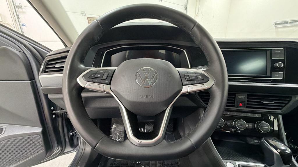 Thumbnail: 2024 Volkswagen Jetta - 9