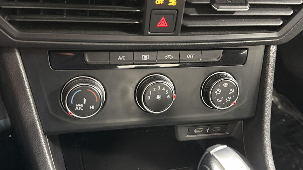 Thumbnail: 2021 Volkswagen Jetta - 28