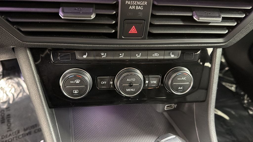 Thumbnail: 2019 Volkswagen Jetta - 28