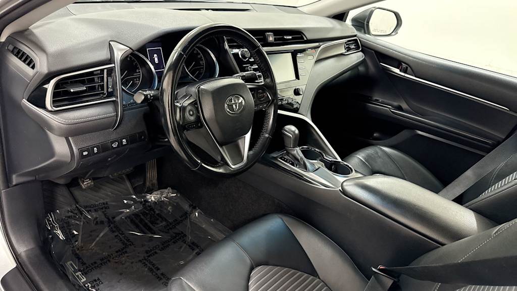 2019 Toyota Camry SE 2