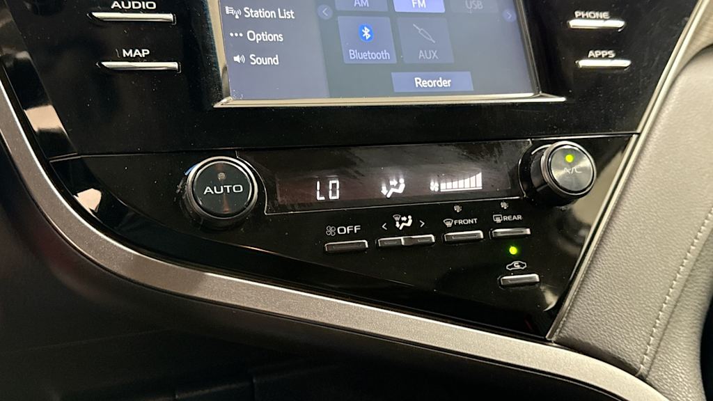 2019 Toyota Camry SE 28
