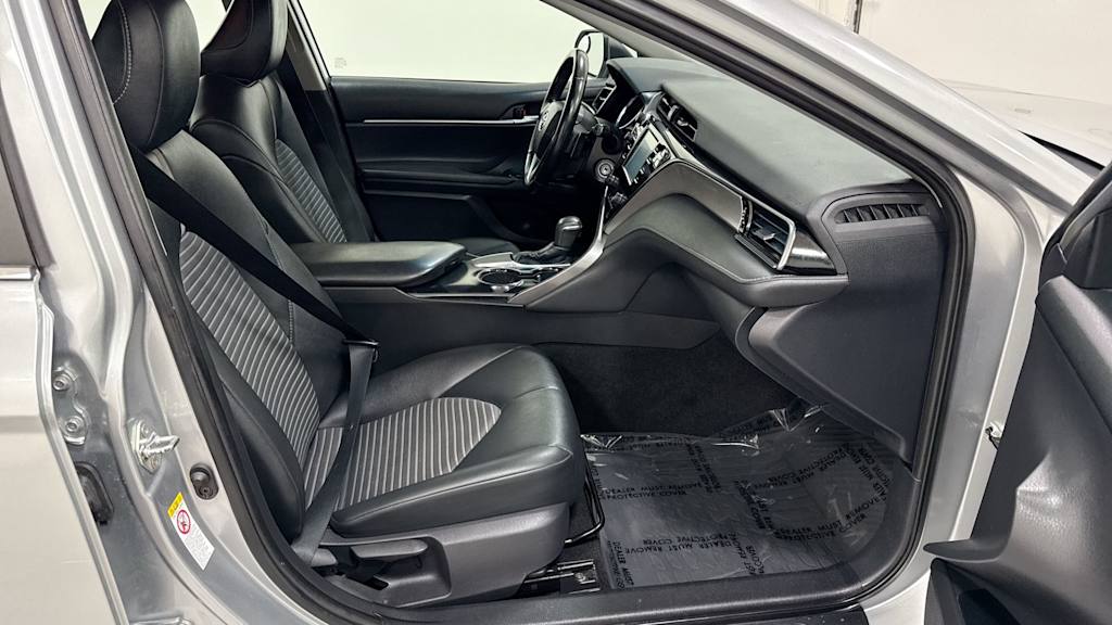 2019 Toyota Camry SE 12