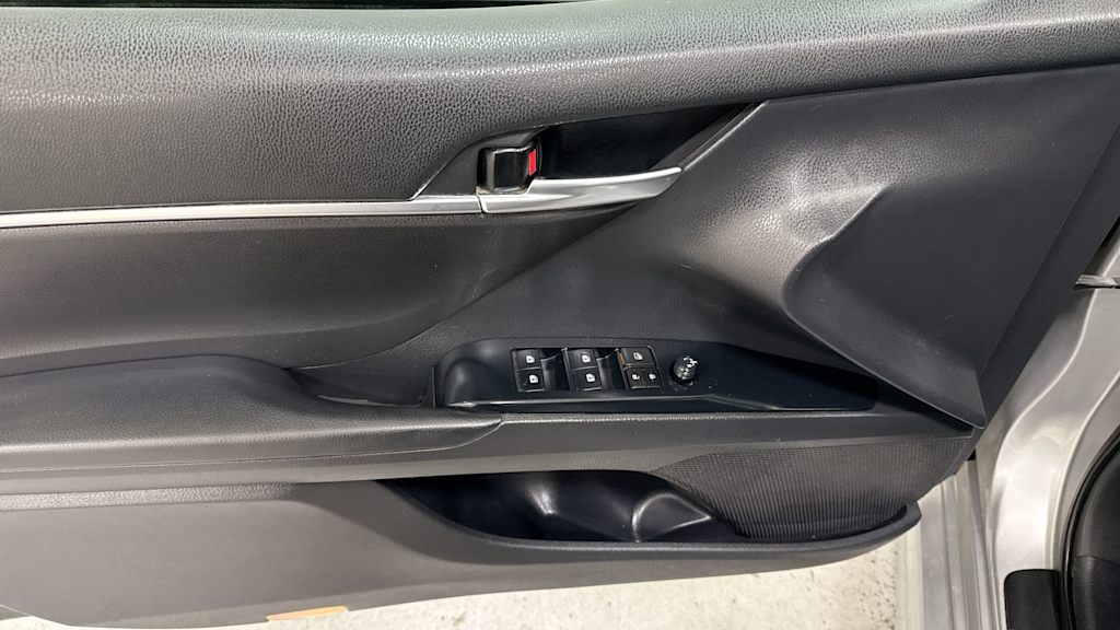 2019 Toyota Camry SE 26