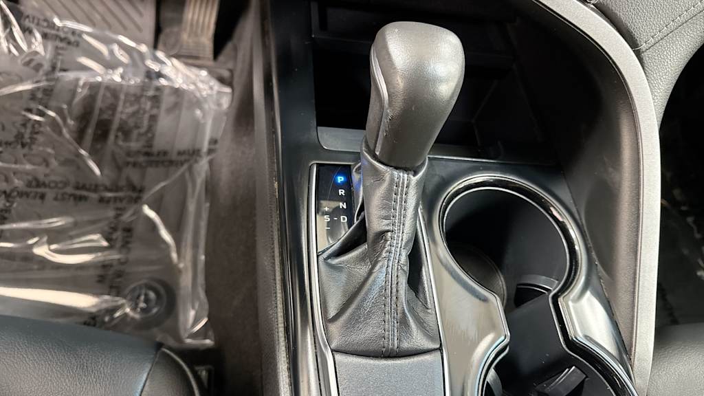 2019 Toyota Camry SE 16
