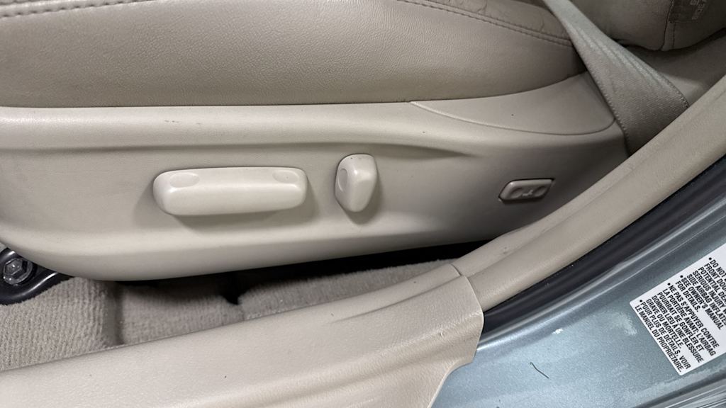 Thumbnail: 2011 Toyota Camry - 25