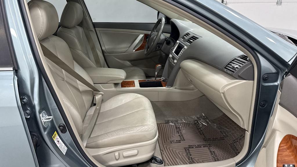 Thumbnail: 2011 Toyota Camry - 32