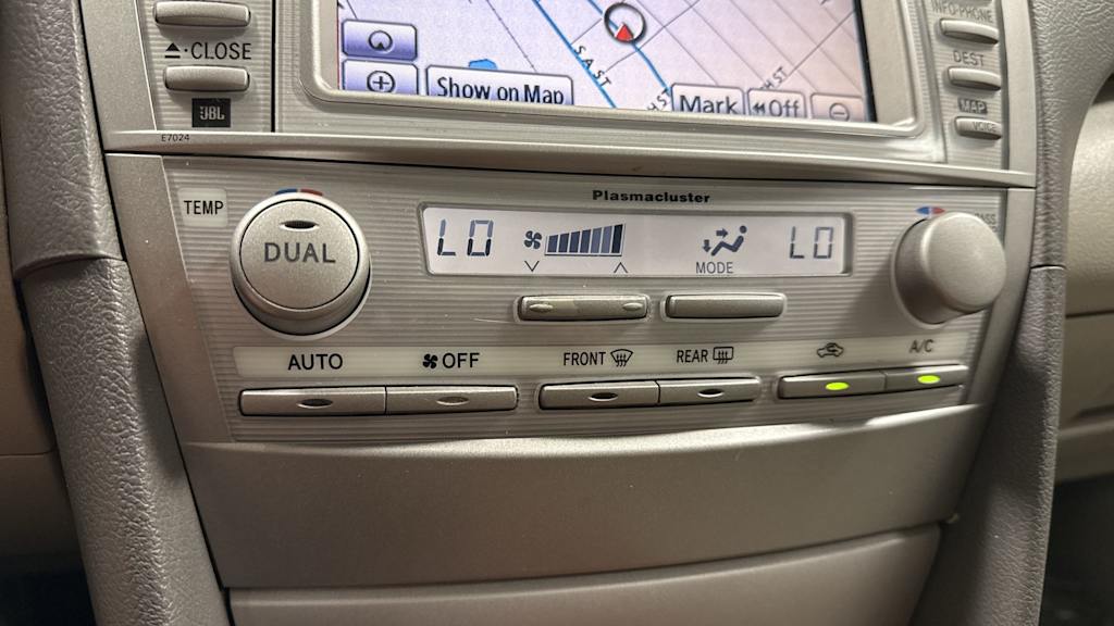 Thumbnail: 2011 Toyota Camry - 29