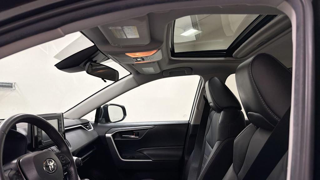 Thumbnail: 2021 Toyota RAV4 - 29