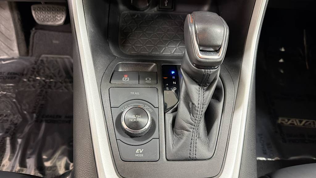 Thumbnail: 2021 Toyota RAV4 - 16