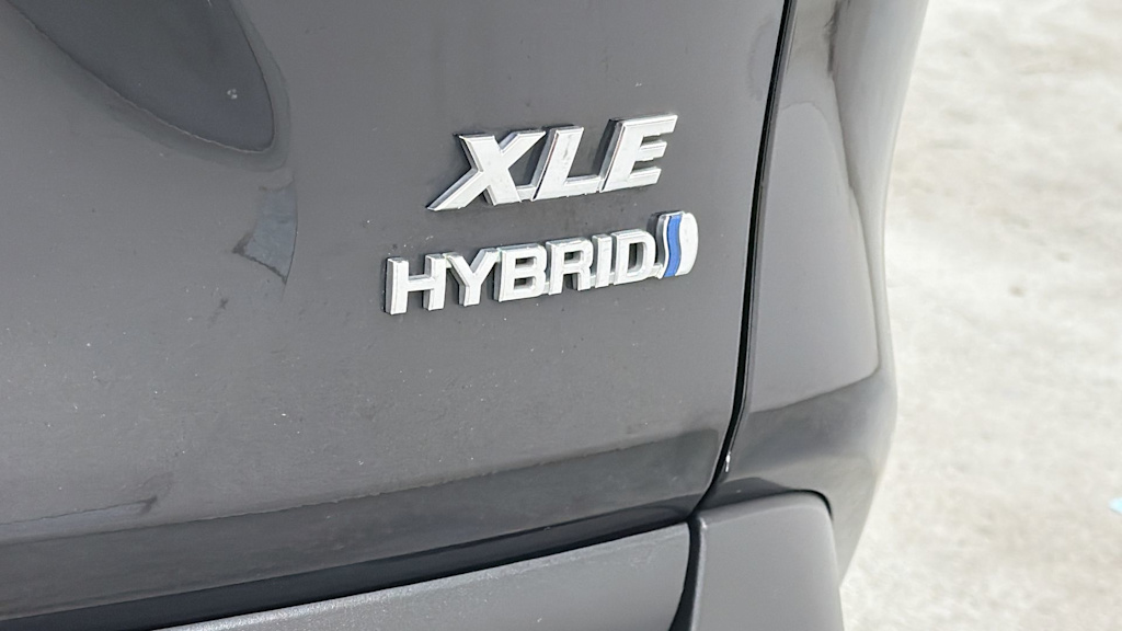 Thumbnail: 2021 Toyota RAV4 - 7