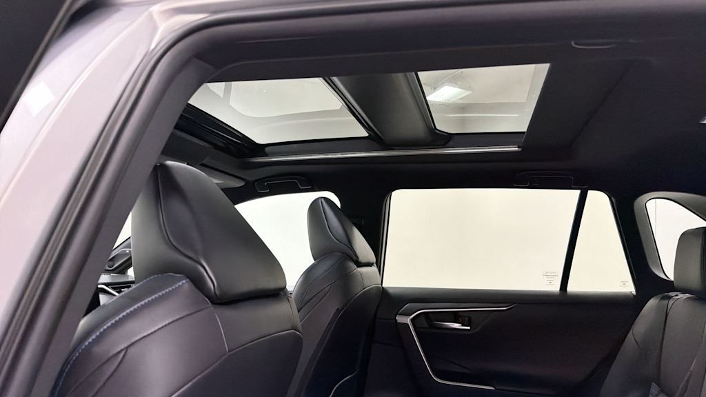 Thumbnail: 2021 Toyota RAV4 - 30