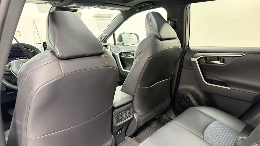 Thumbnail: 2021 Toyota RAV4 - 31