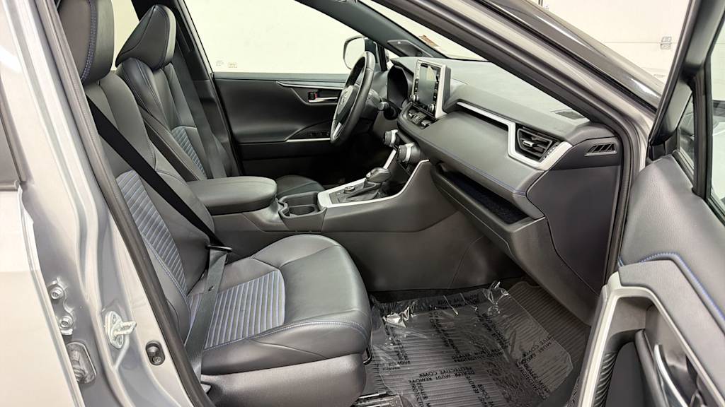 Thumbnail: 2021 Toyota RAV4 - 32