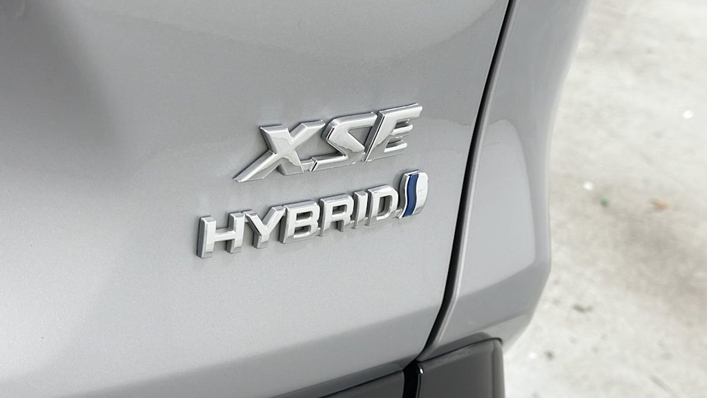 Thumbnail: 2021 Toyota RAV4 - 6