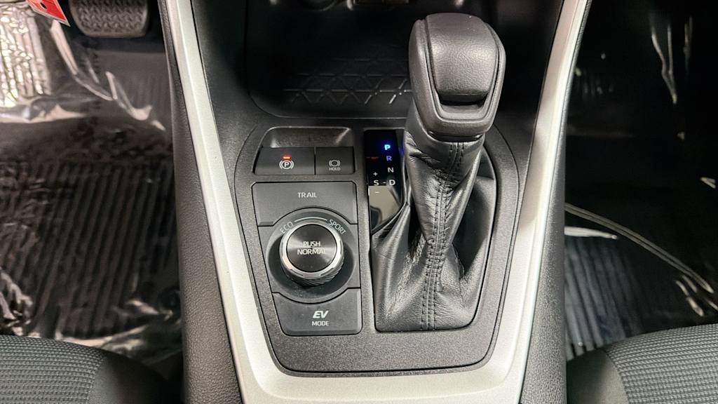 Thumbnail: 2021 Toyota RAV4 - 15
