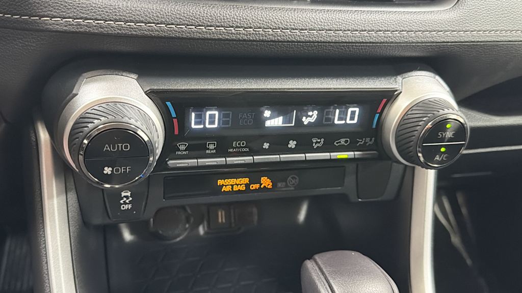 Thumbnail: 2021 Toyota RAV4 - 28