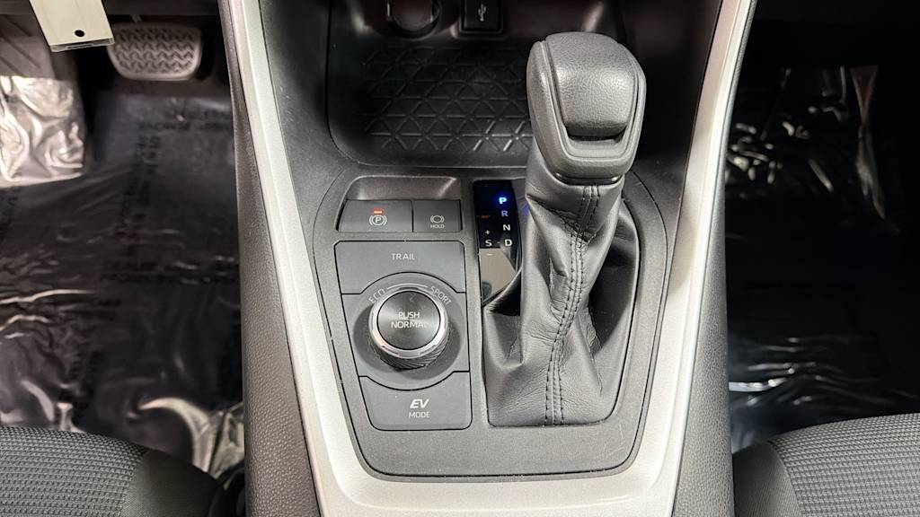 Thumbnail: 2021 Toyota RAV4 - 15