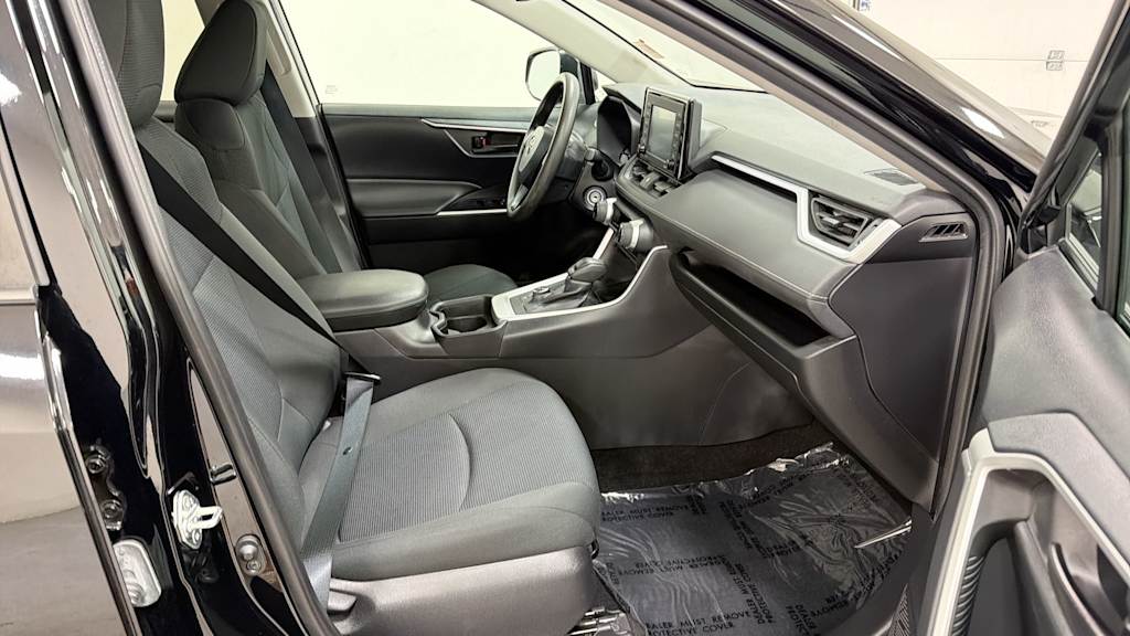 Thumbnail: 2021 Toyota RAV4 - 30