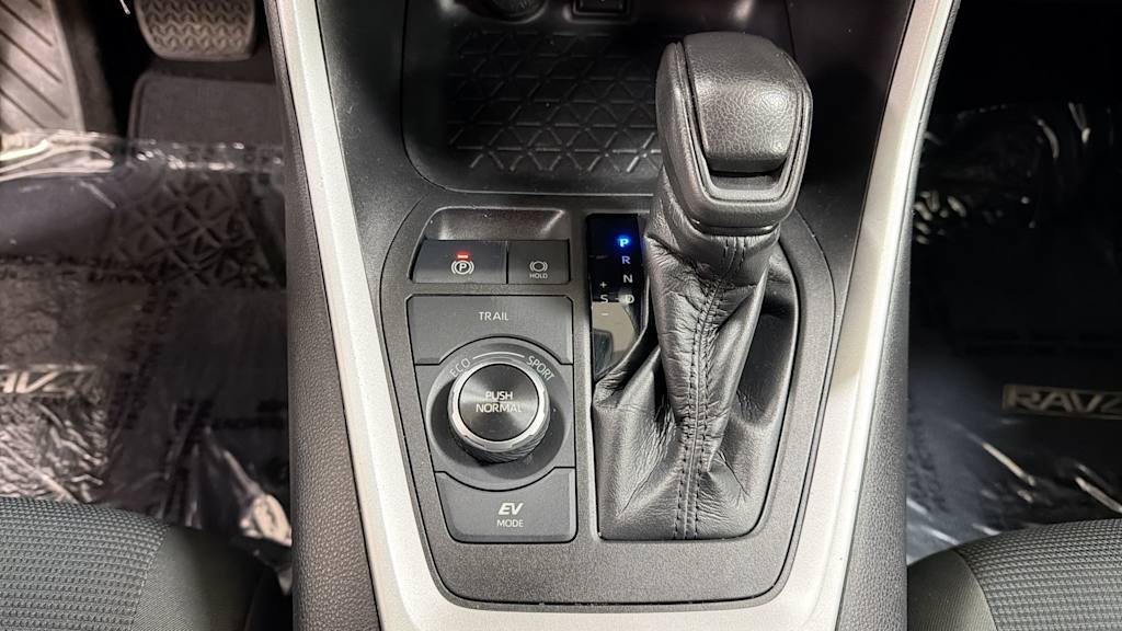 Thumbnail: 2021 Toyota RAV4 - 15