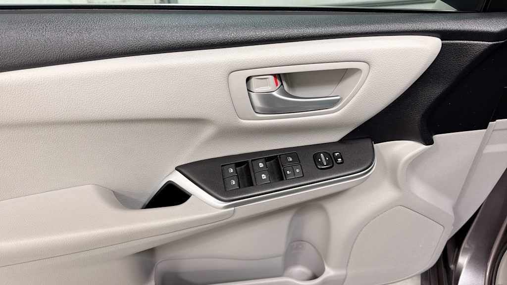 Thumbnail: 2016 Toyota Camry - 25