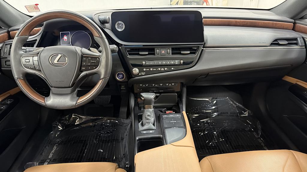 Thumbnail: 2022 Lexus ES - 13