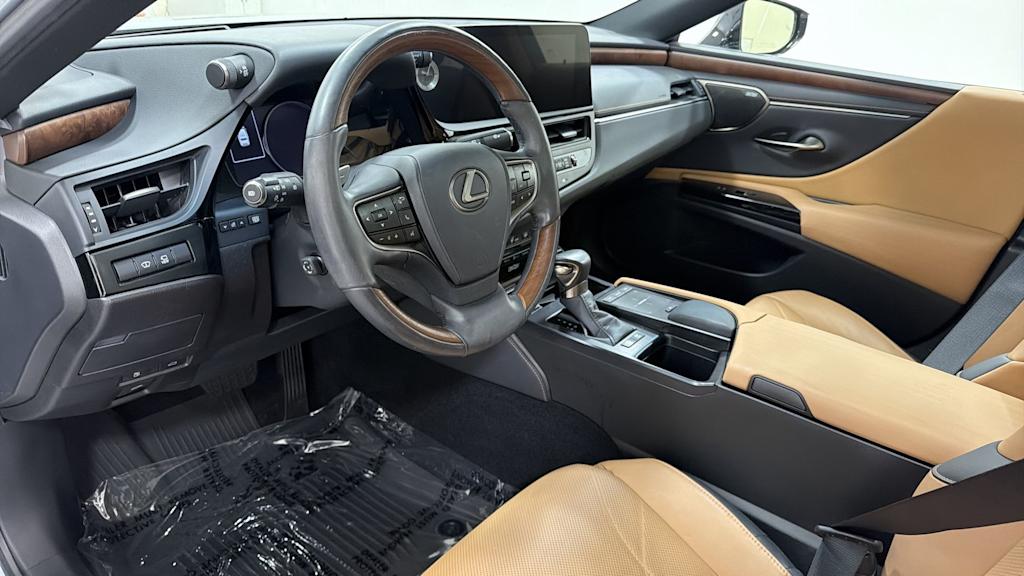 Thumbnail: 2022 Lexus ES - 2