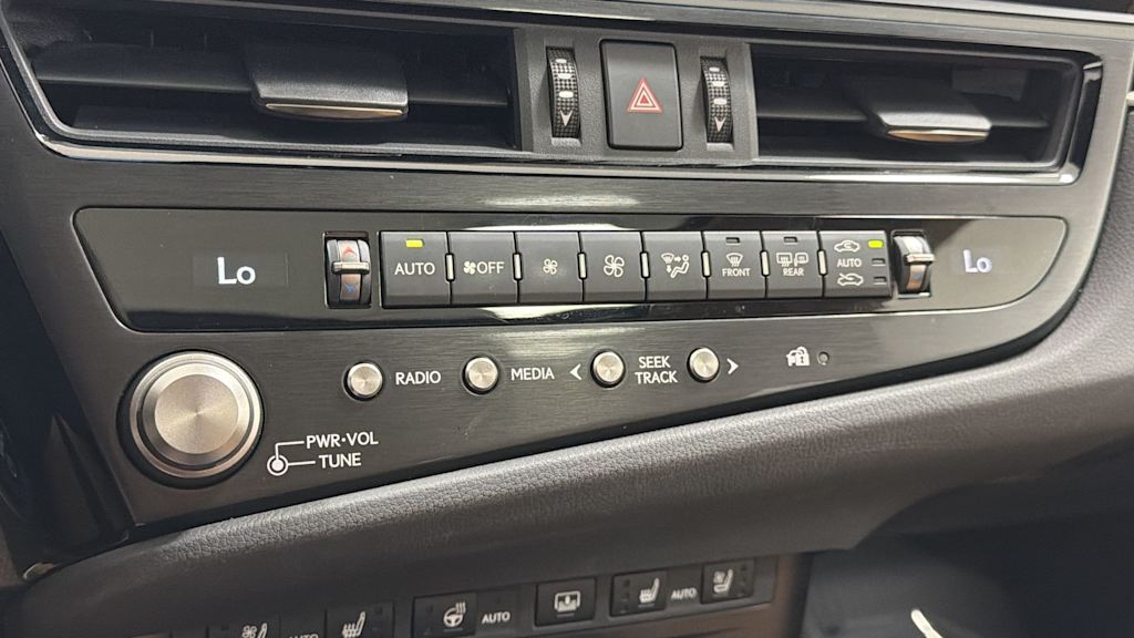 Thumbnail: 2022 Lexus ES - 28