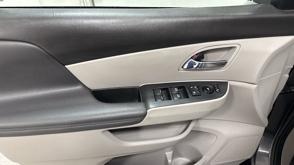 Thumbnail: 2017 Honda Odyssey - 26