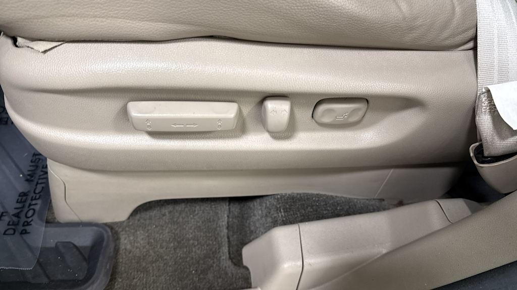 Thumbnail: 2012 Honda Odyssey - 23