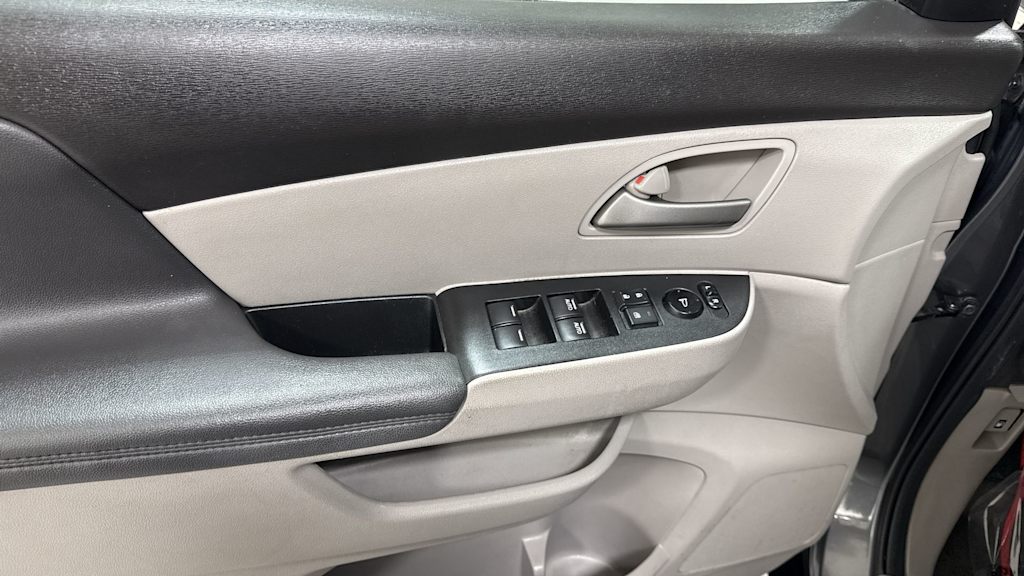 Thumbnail: 2012 Honda Odyssey - 26