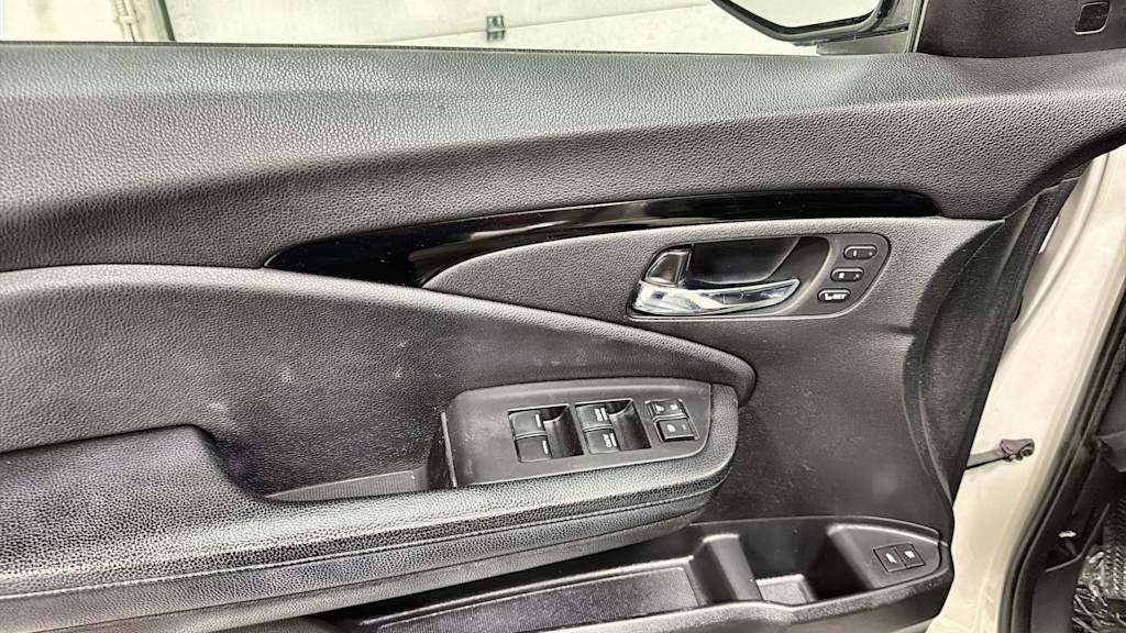 Thumbnail: 2016 Honda Pilot - 26