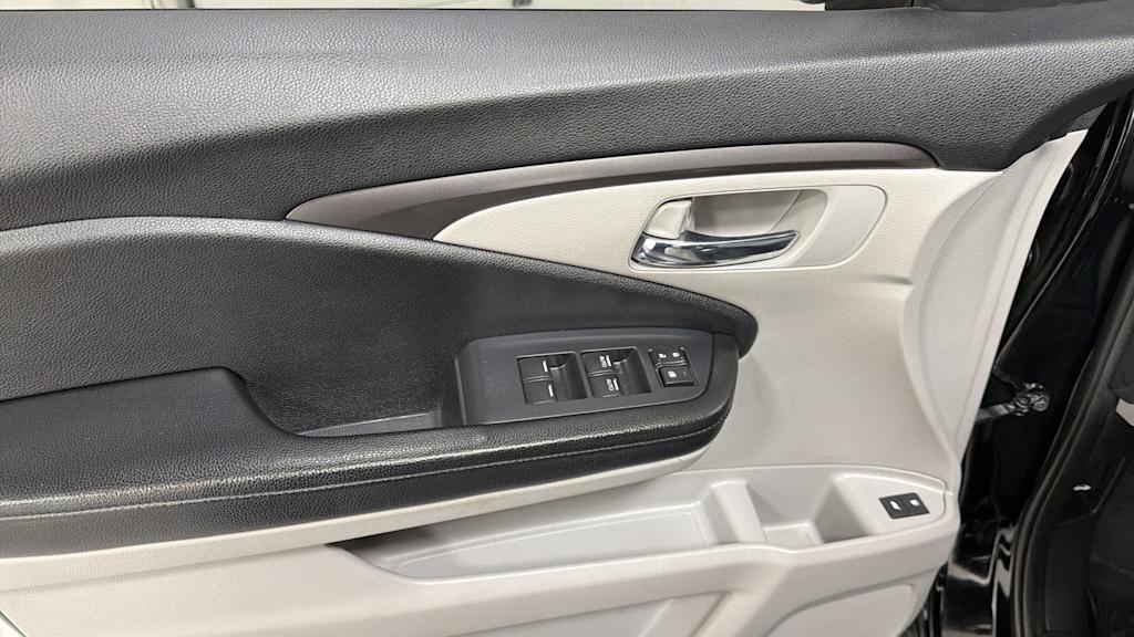 Thumbnail: 2016 Honda Pilot - 26